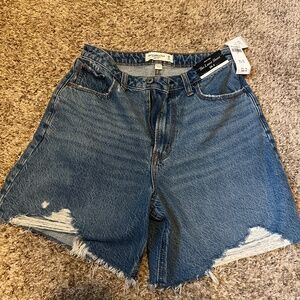 Abercrombie high rise loose short NWT